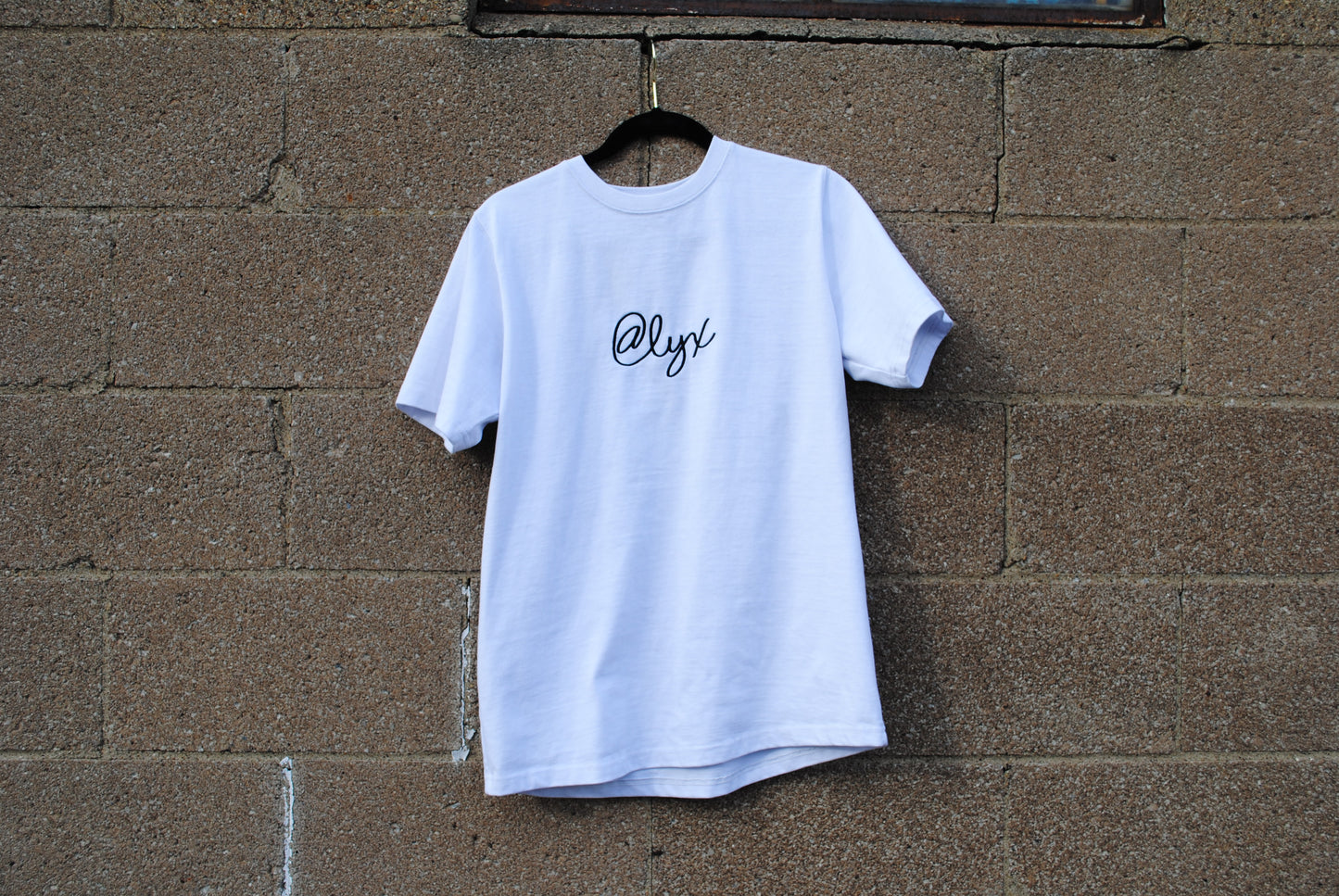 @lyx White Tee